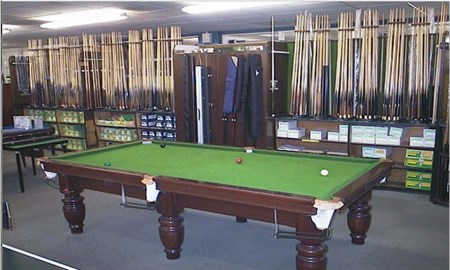Liverpool shop Snooker cue selection